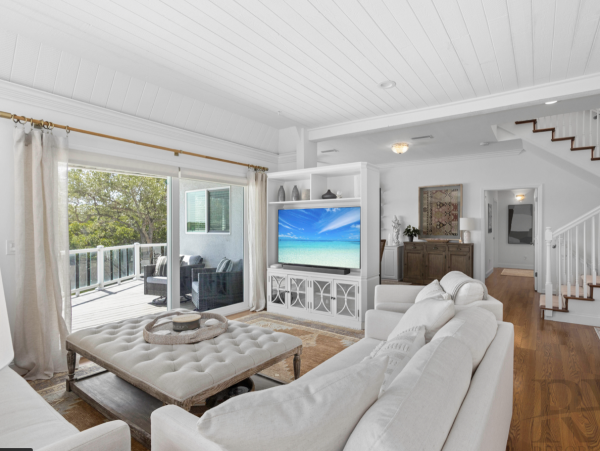 Waterfront Retreat with 4 Bedrooms in Longboat Key
